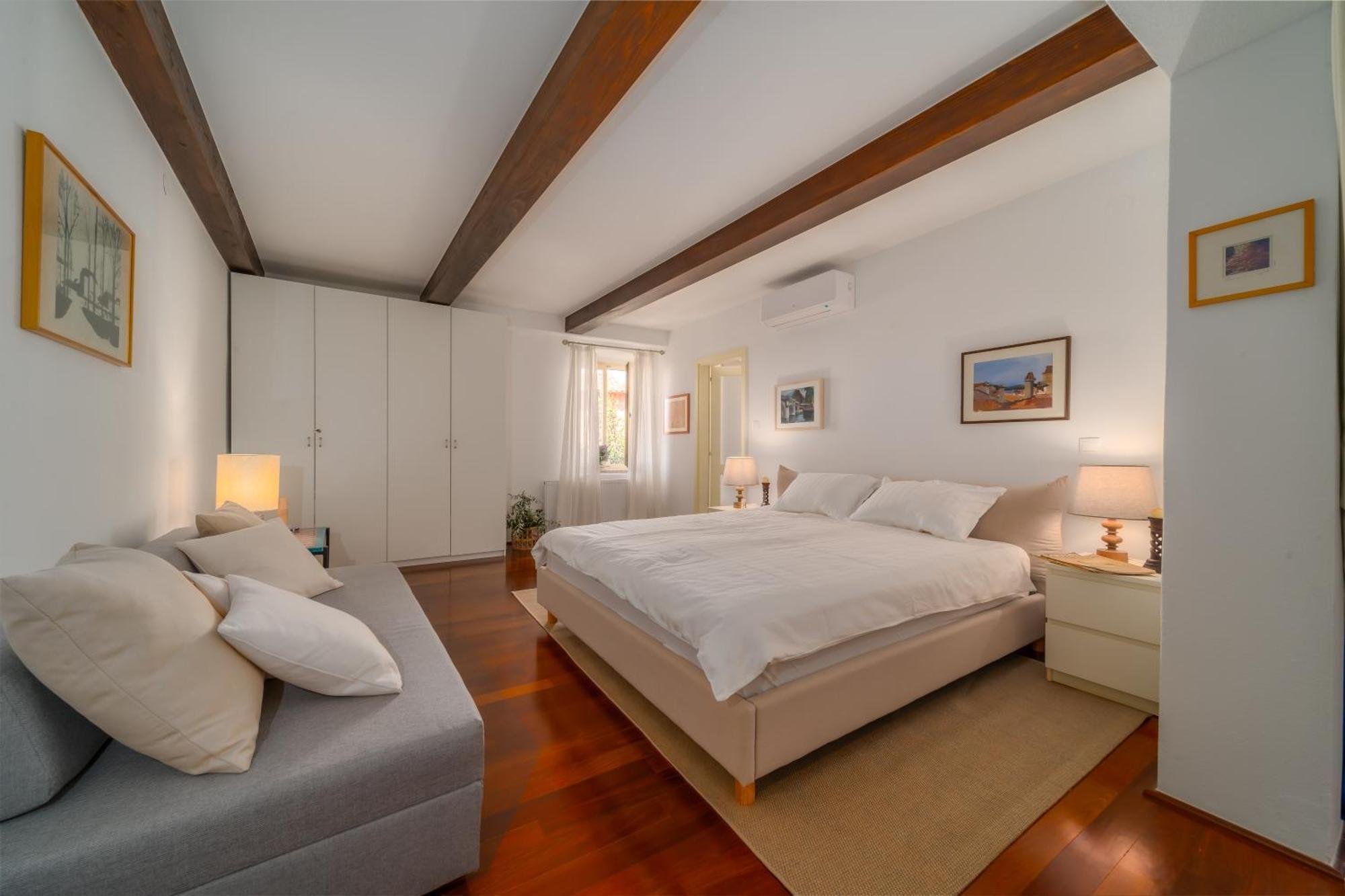 Old Town Seabreeze Residence Ровинь Экстерьер фото